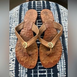 Tory Burch Thora thong  in chestnut brown. Great for summer.